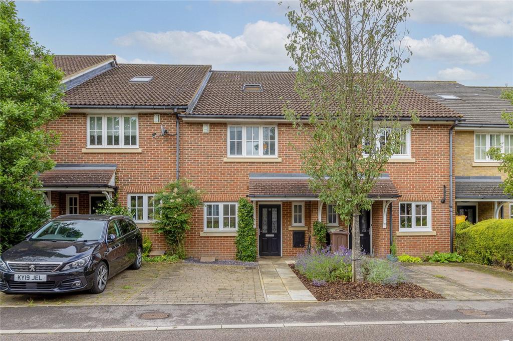 Lavender Crescent, St. Albans... 3 bed terraced house £600,000