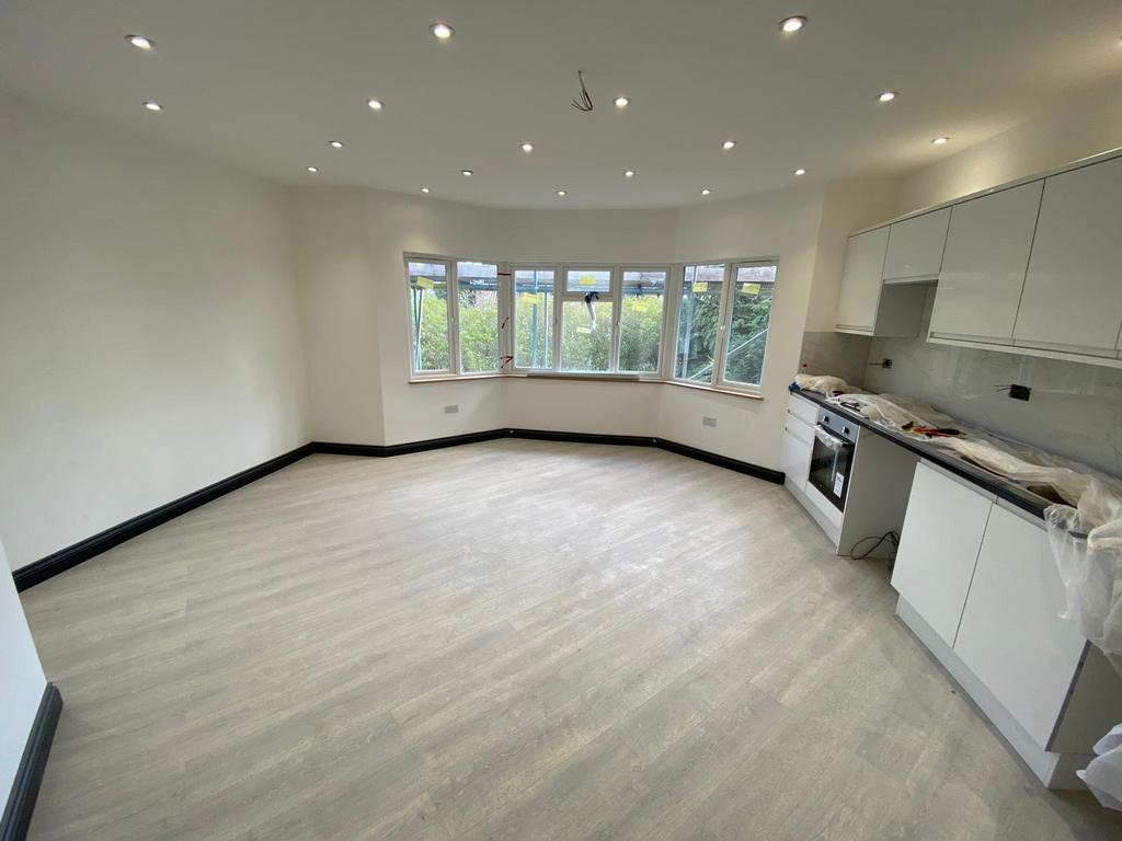 FINCHLEY ROAD FINCHLEY, LONDON, London NW11 1 bed flat £1,400 pcm (£