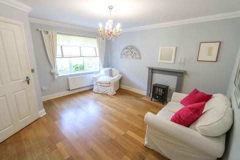 8 Fountain Square, Hayling Island, PO11 0FB