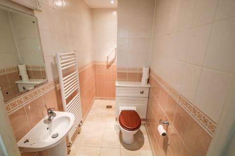 8 Fountain Square, Hayling Island, PO11 0FB