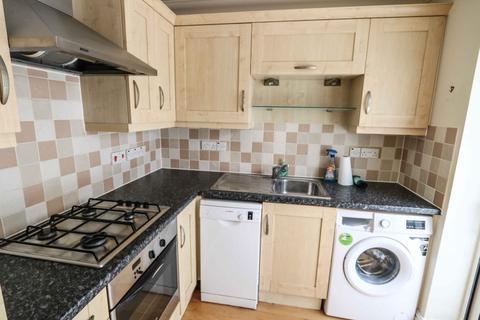 8 Fountain Square, Hayling Island, PO11 0FB