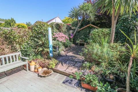 8 Fountain Square, Hayling Island, PO11 0FB