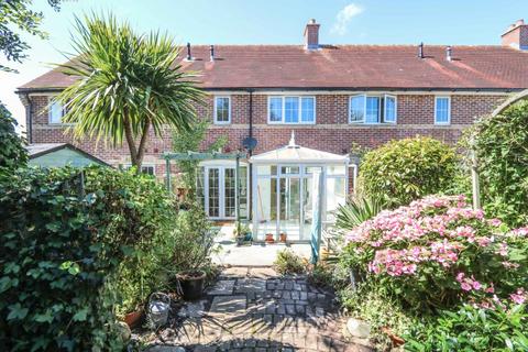 8 Fountain Square, Hayling Island, PO11 0FB