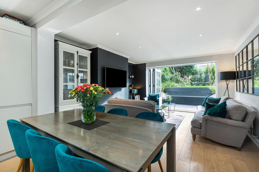 Trinity Crescent, Balham, London, SW17 2 bed apartment £650,000