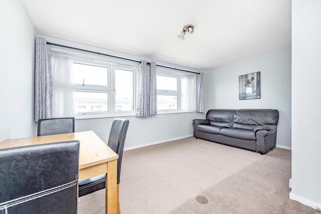 Larch Close, Balham, London, SW12 1 bed apartment £325,000