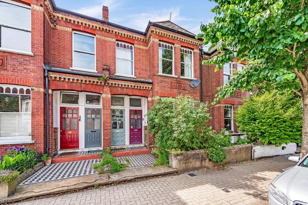 Boundaries Road, Balham, London, SW12 3 bed bungalow £614,950