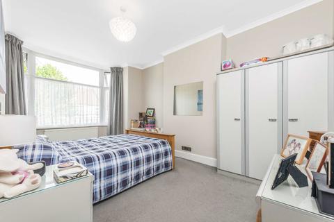 85 Park Avenue, Mitcham, CR4 2ES