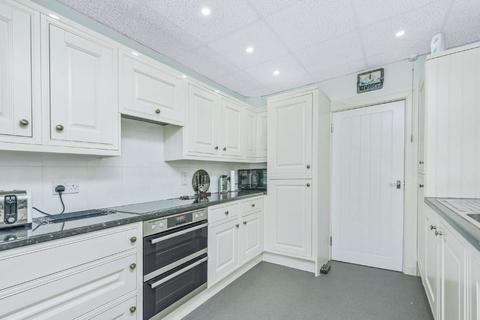 85 Park Avenue, Mitcham, CR4 2ES
