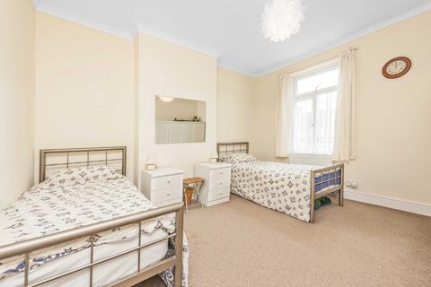 85 Park Avenue, Mitcham, CR4 2ES