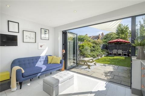 32 Queens Road, New Malden, KT3 6BX