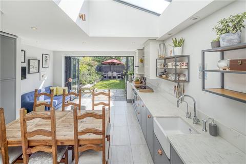 32 Queens Road, New Malden, KT3 6BX