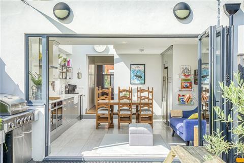 32 Queens Road, New Malden, KT3 6BX