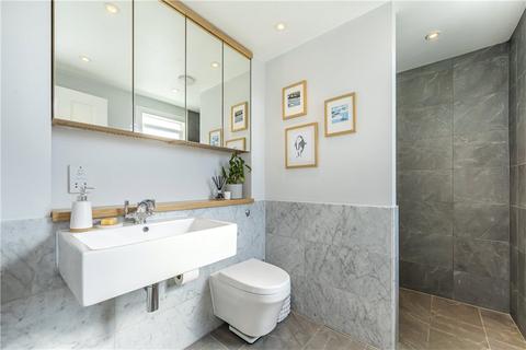 32 Queens Road, New Malden, KT3 6BX