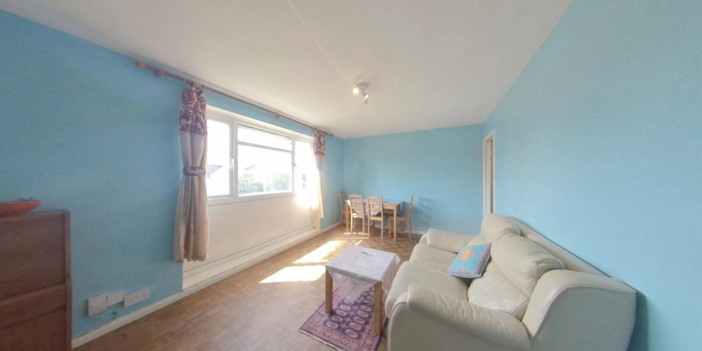 Graham Road, Mitcham CR4 2 bed flat £265,000