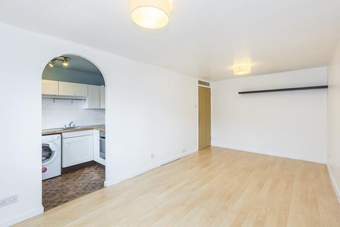 1 bedroom flat to rent, Riverside Close , Hackney  E5