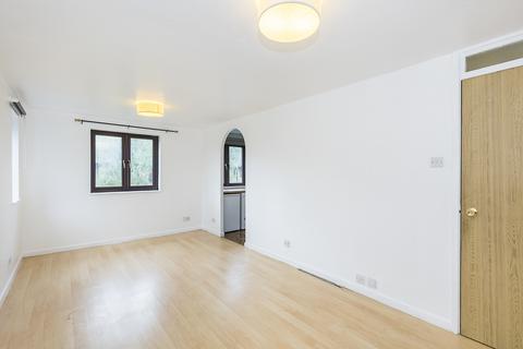 1 bedroom flat to rent, Riverside Close , Hackney  E5