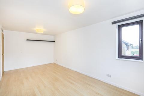 1 bedroom flat to rent, Riverside Close , Hackney  E5