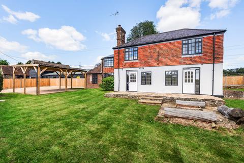 5 bedroom detached house to rent, Burnt House Lane, Cowfold RH13