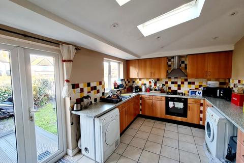 13 Pollard Road, Woking, GU22 8EE