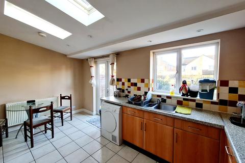 13 Pollard Road, Woking, GU22 8EE