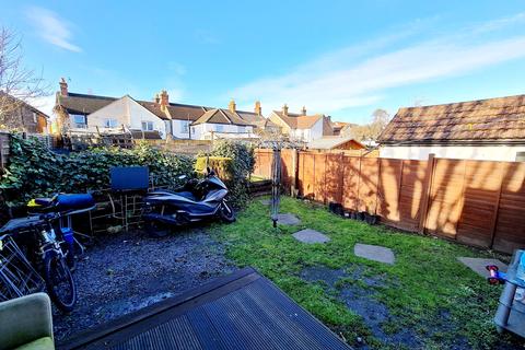 13 Pollard Road, Woking, GU22 8EE