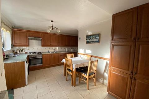 2 Balmoral Drive, Woking, GU22 8EZ
