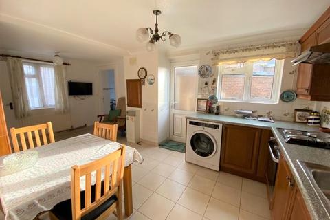 2 Balmoral Drive, Woking, GU22 8EZ