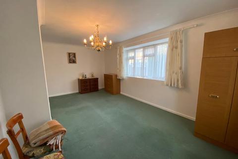 2 Balmoral Drive, Woking, GU22 8EZ