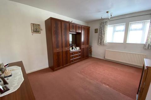 2 Balmoral Drive, Woking, GU22 8EZ