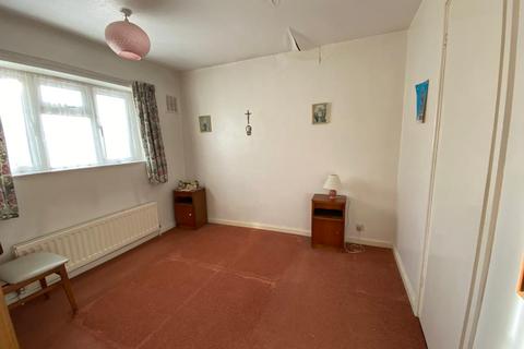 2 Balmoral Drive, Woking, GU22 8EZ