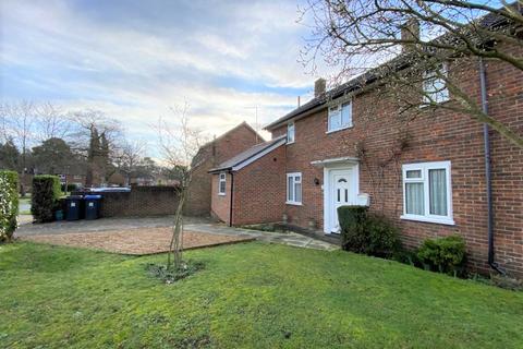 2 Balmoral Drive, Woking, GU22 8EZ