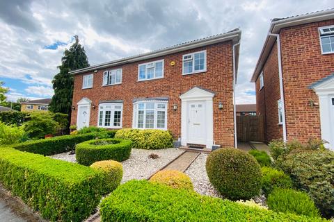 7 Farm Close, Byfleet, West Byfleet, KT14 7PT