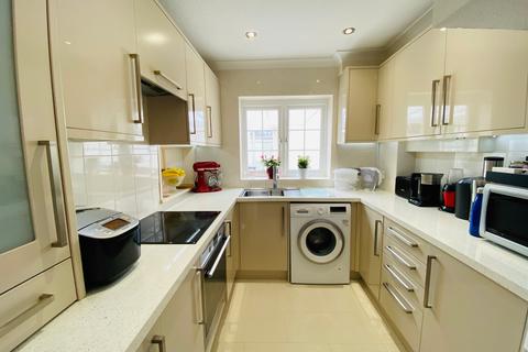 7 Farm Close, Byfleet, West Byfleet, KT14 7PT