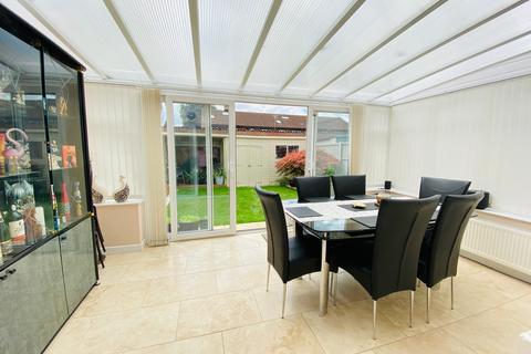 7 Farm Close, Byfleet, West Byfleet, KT14 7PT
