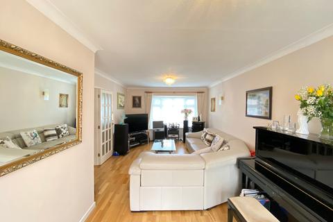 7 Farm Close, Byfleet, West Byfleet, KT14 7PT