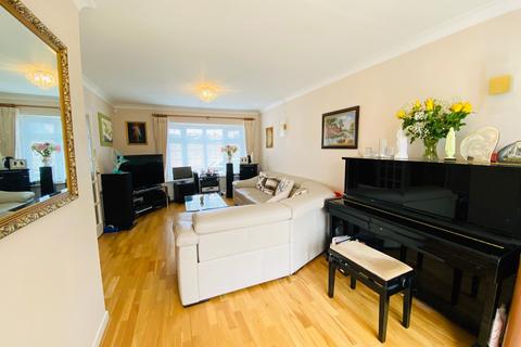 7 Farm Close, Byfleet, West Byfleet, KT14 7PT