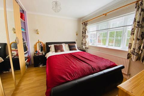 7 Farm Close, Byfleet, West Byfleet, KT14 7PT