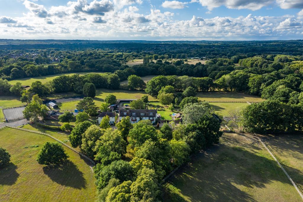 CHOBHAM 5 bed equestrian property £1,650,000