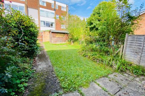 25 Fircroft Close, Woking, GU22 7LZ