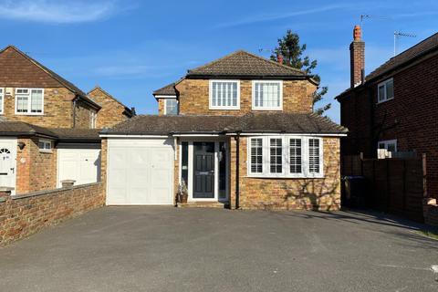 16 Lake Close, Byfleet, West Byfleet, KT14 7AE