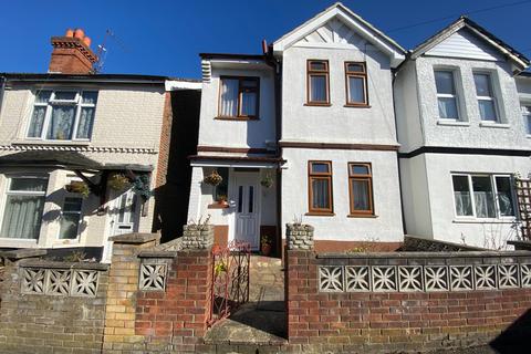 10 Pollard Road, Woking, GU22 8EE