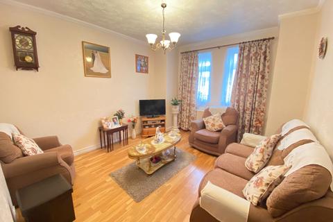 10 Pollard Road, Woking, GU22 8EE