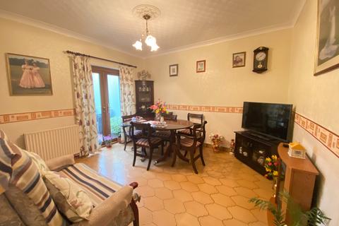 10 Pollard Road, Woking, GU22 8EE