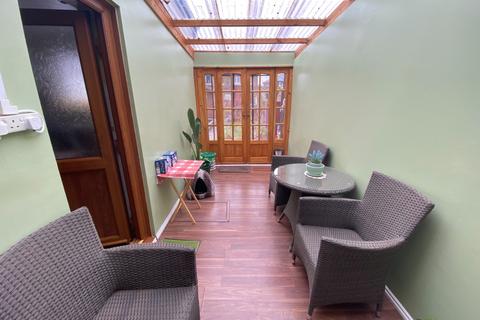 10 Pollard Road, Woking, GU22 8EE