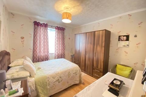 10 Pollard Road, Woking, GU22 8EE