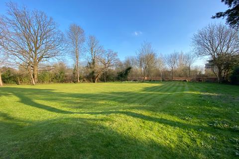 27 Davos Close, Woking, GU22 7SL