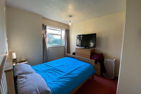 27 Davos Close, Woking, GU22 7SL