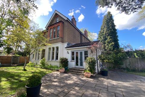 Concarneau Onslow Crescent, Woking, GU22 7AX