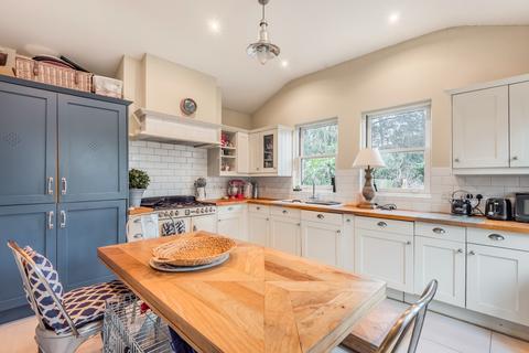 Concarneau Onslow Crescent, Woking, GU22 7AX