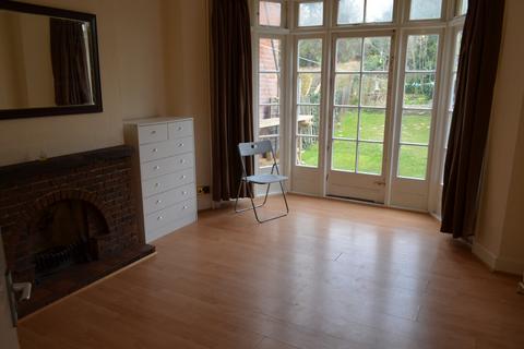 1 bedroom in a house share to rent, Chase Road, Southgate